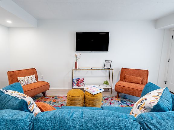4th image of 1700 N Manhattan Ave #305
