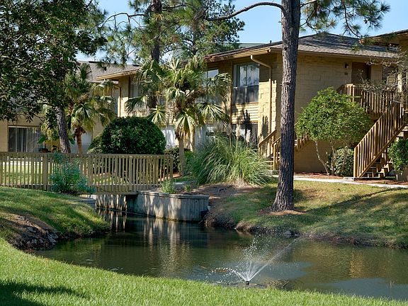 St. John's Pointe Beautiful Grounds