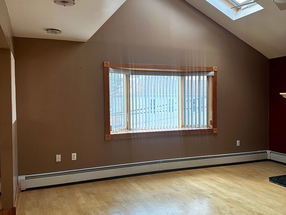 1st image of 39 Blackford Ave Floor 2