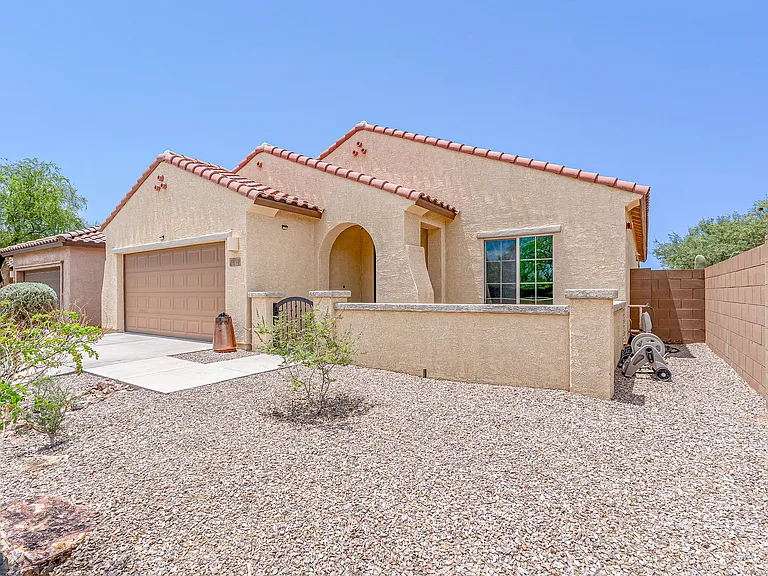 8134 N Circulo El Palmito — Photo 3