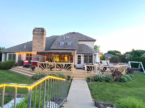 5th image of 262 Topaz Cir