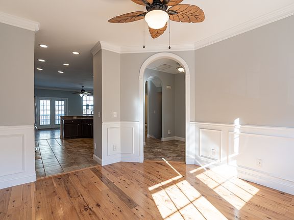 4th image of 304 Old Mill Village Dr
