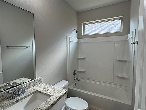 4th image of 40107 Reese Ln