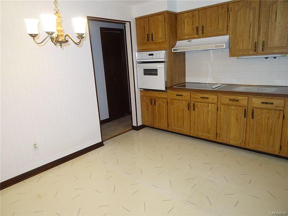 4th image of 108 Christine Dr