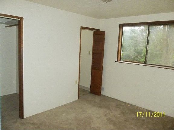 4th image of 432 S 202nd St