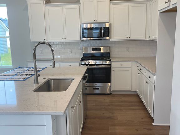 2nd image of 1931 Longhorn Ln