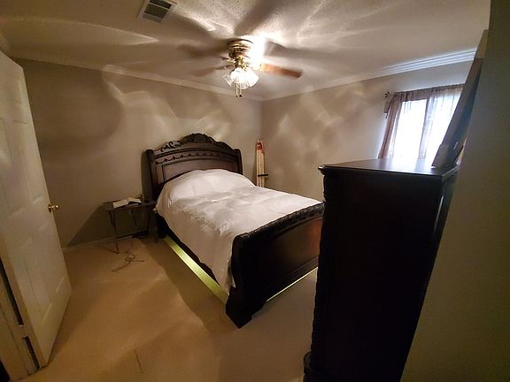 4th image of 4 Private Road 3057 APT 4