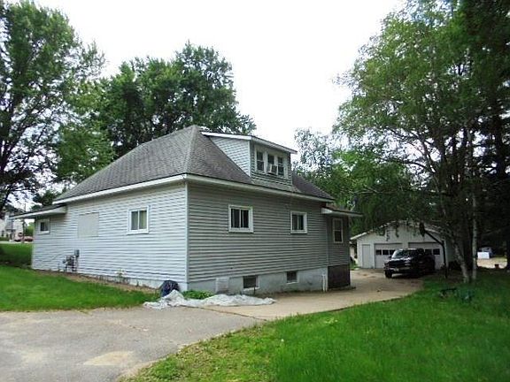3rd image of 106 Willow St