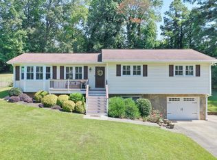 6884 Sky Lane Dr, Acworth, GA 30102