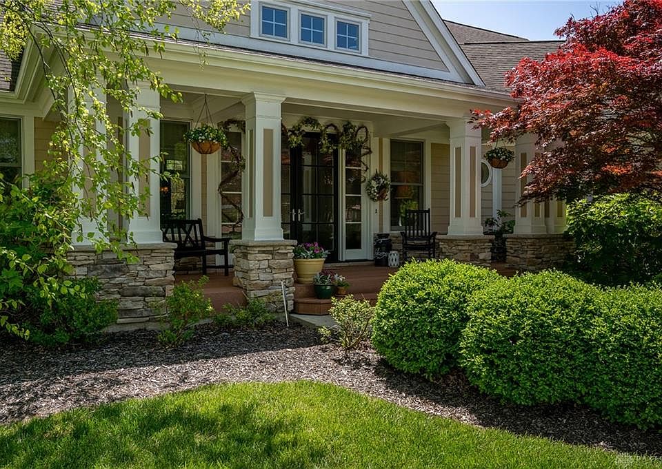 1st image of 290 Stratford Ln