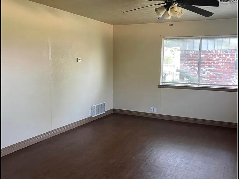 1408 Lynwood St — Photo 8