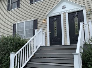 1384 5th St APT C, Waynesboro, VA 22980