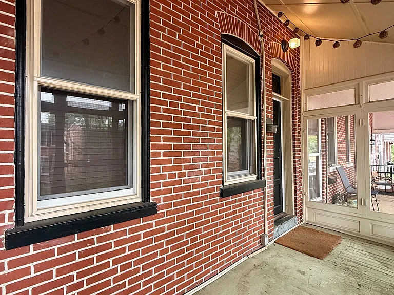 924 Lovering Ave — Photo 4