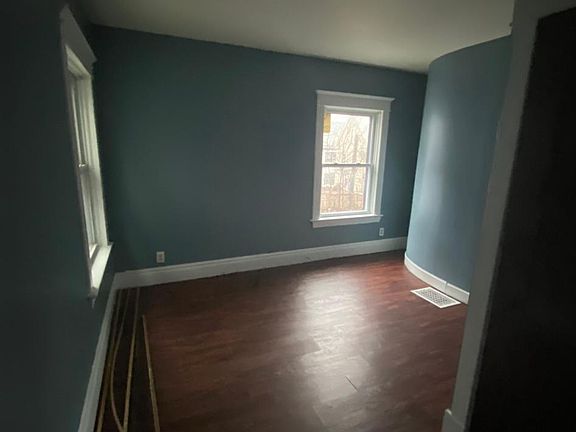3rd image of 908 Lafayette Ave #2