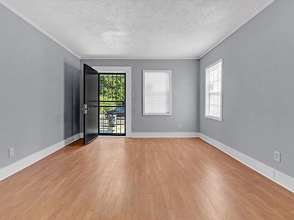 5th image of 2335 Hubbard Ave