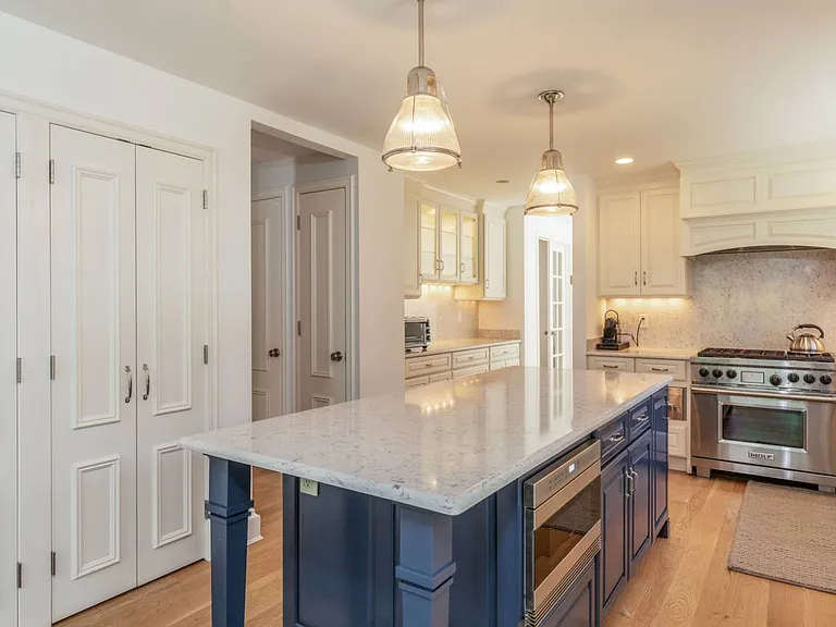 33 Cedar St — Photo 3