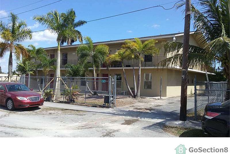 1st image of 525 SW 1st Ave APT 12
