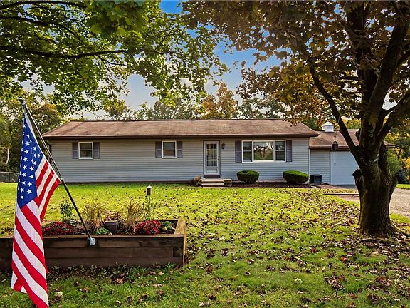 3rd image of 1026 Hosensack Rd