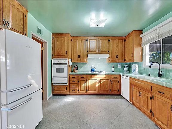 5th image of 8835 Gaviota Ave