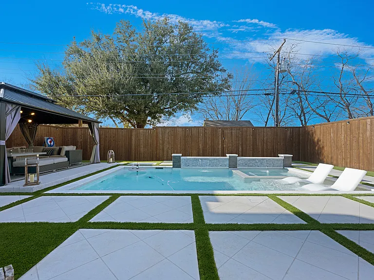 3111 Hedgerow Dr — Photo 45