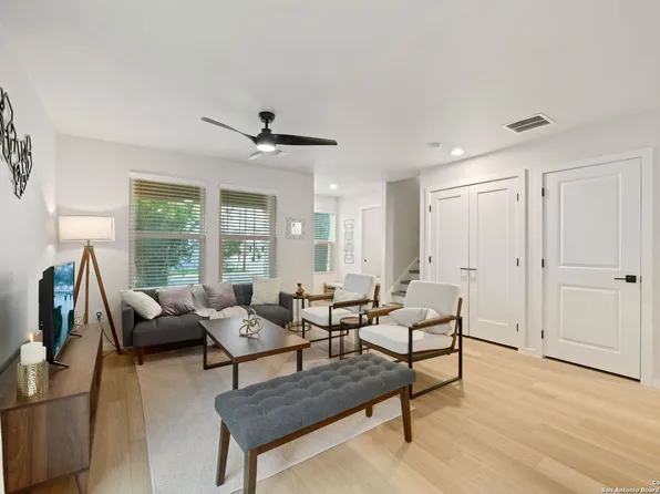 1106 S Gevers St, San Antonio, TX 78210