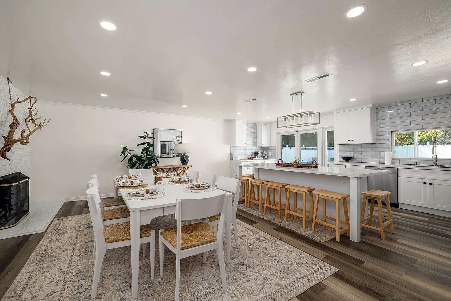 5 bed, 4.0 bath, 3003 sqft, $18,966 — Photo 3