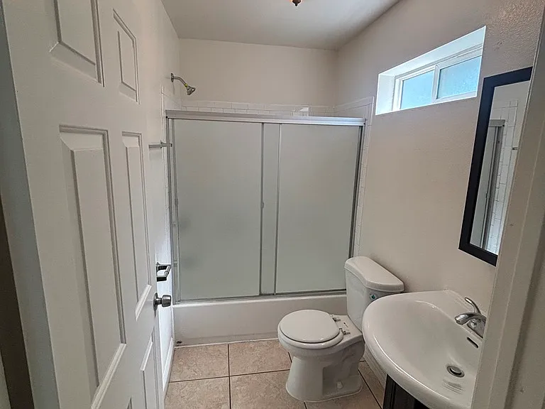 1031 E 52nd Pl — Photo 15