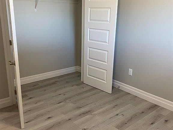 5th image of 105 Reed St