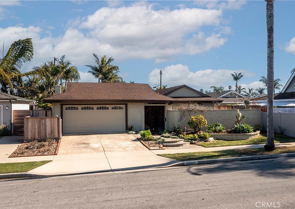 1st image of 22042 Catalina Cir