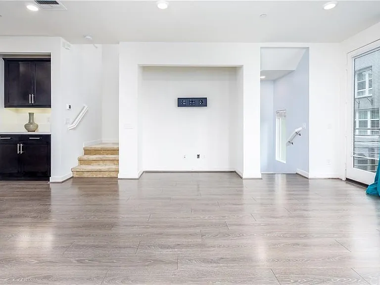 479 Marc Pl — Photo 7