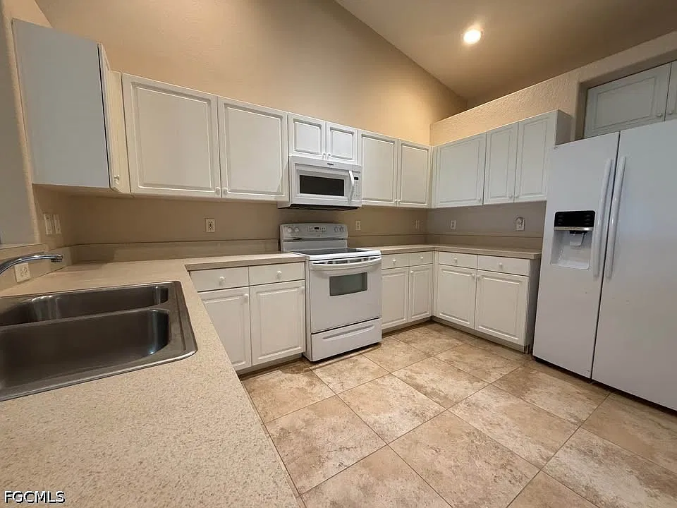 3 bed, 2.0 bath, 1430 sqft, $1,600 — Photo 3