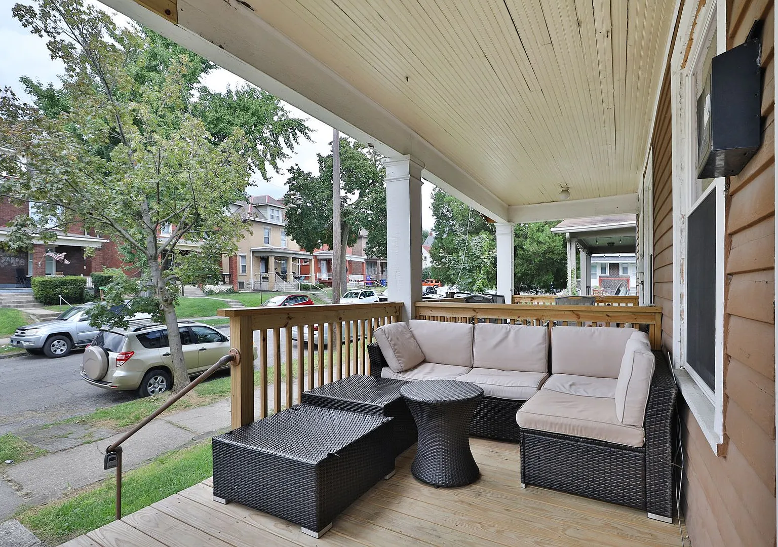 Central Campus Huge House With Private Parking — Photo 4