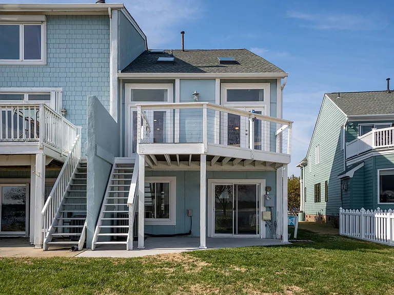 9568 Bay Front Dr — Photo 15