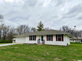 911 W Monroe St, Petersburg, IL 62675