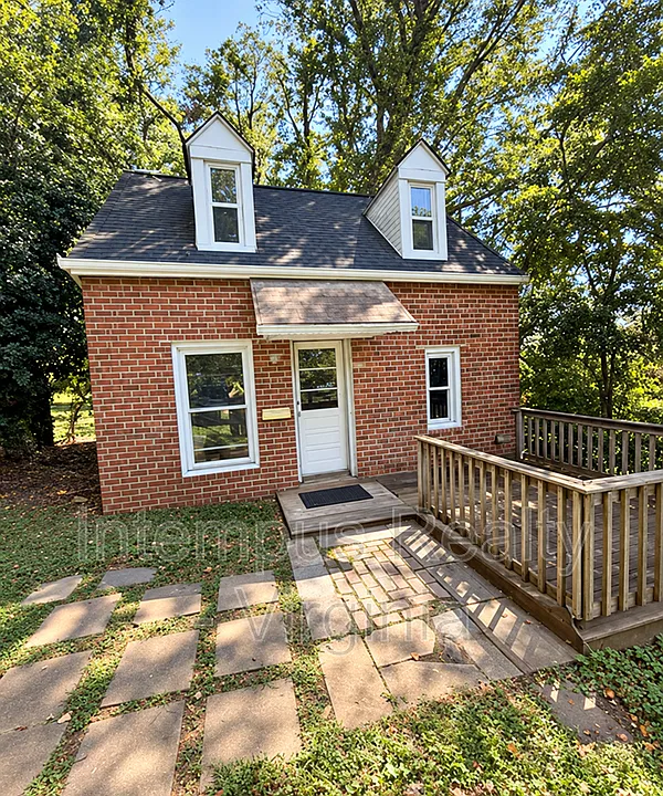 220 Waterloo St