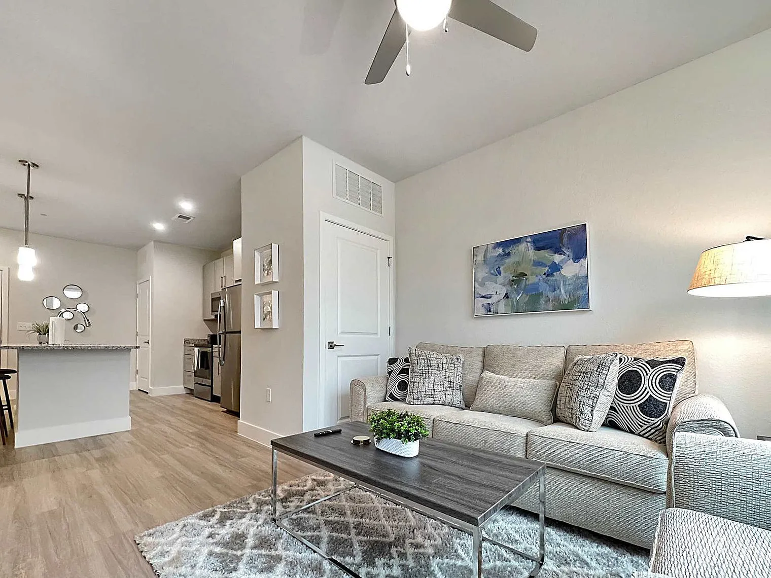 1 bed, 1.0 bath, 667 sqft, $3,762 — Photo 1