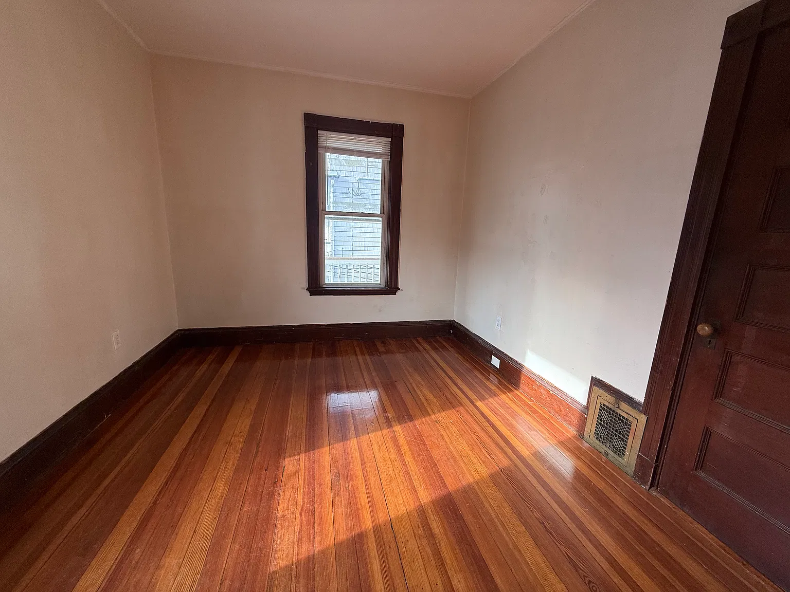 4 bed, 1325 sqft, $3,600 — Photo 4