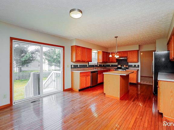 4th image of 685 Manchester Cir N