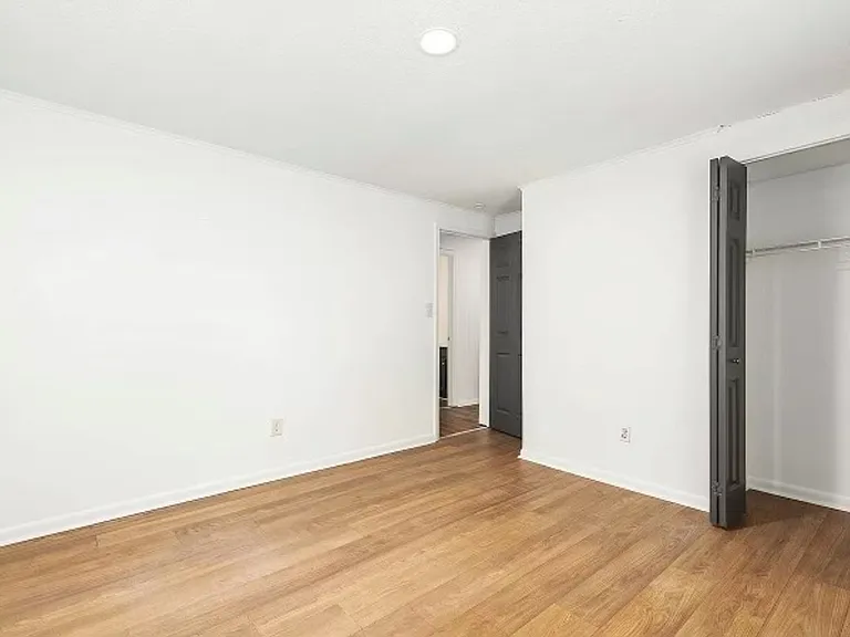2528 Glenbrook Dr — Photo 9