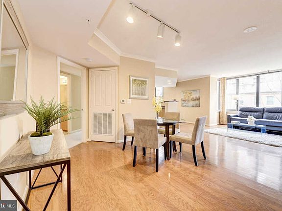 2nd image of 2220 Fairfax Dr APT 304
