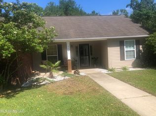 1701 White Oak Ln, Ocean Springs, MS 39564