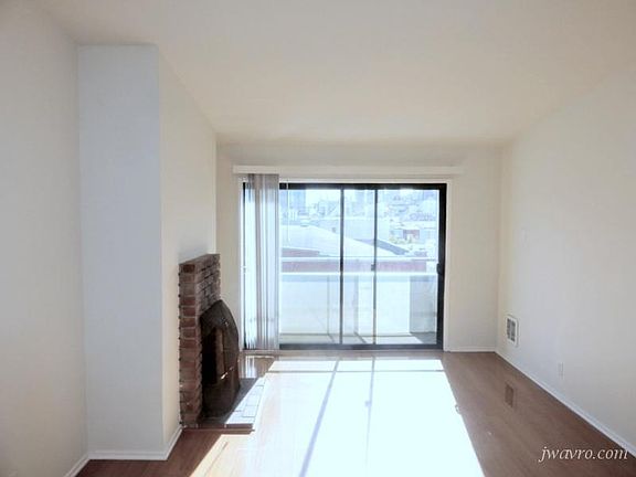 3rd image of 1601 Grant Ave APT 3C