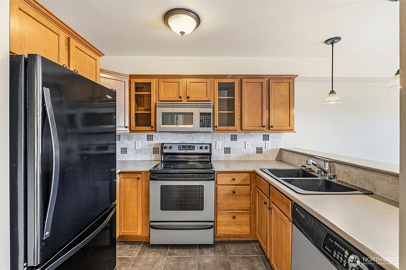 4th image of 700 32nd Street #A202