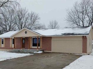 1403 Whipporwill Dr, Clinton, MO 64735