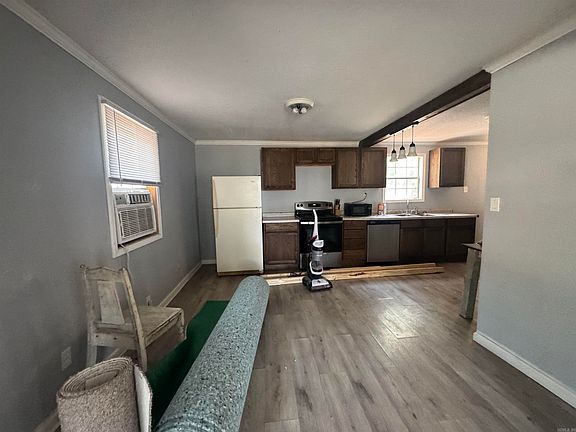 5th image of 302 W 5th St