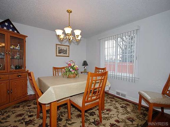 4th image of 304 Liston St
