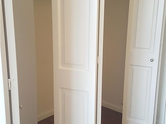 4th image of 350 W 43rd St APT 17F