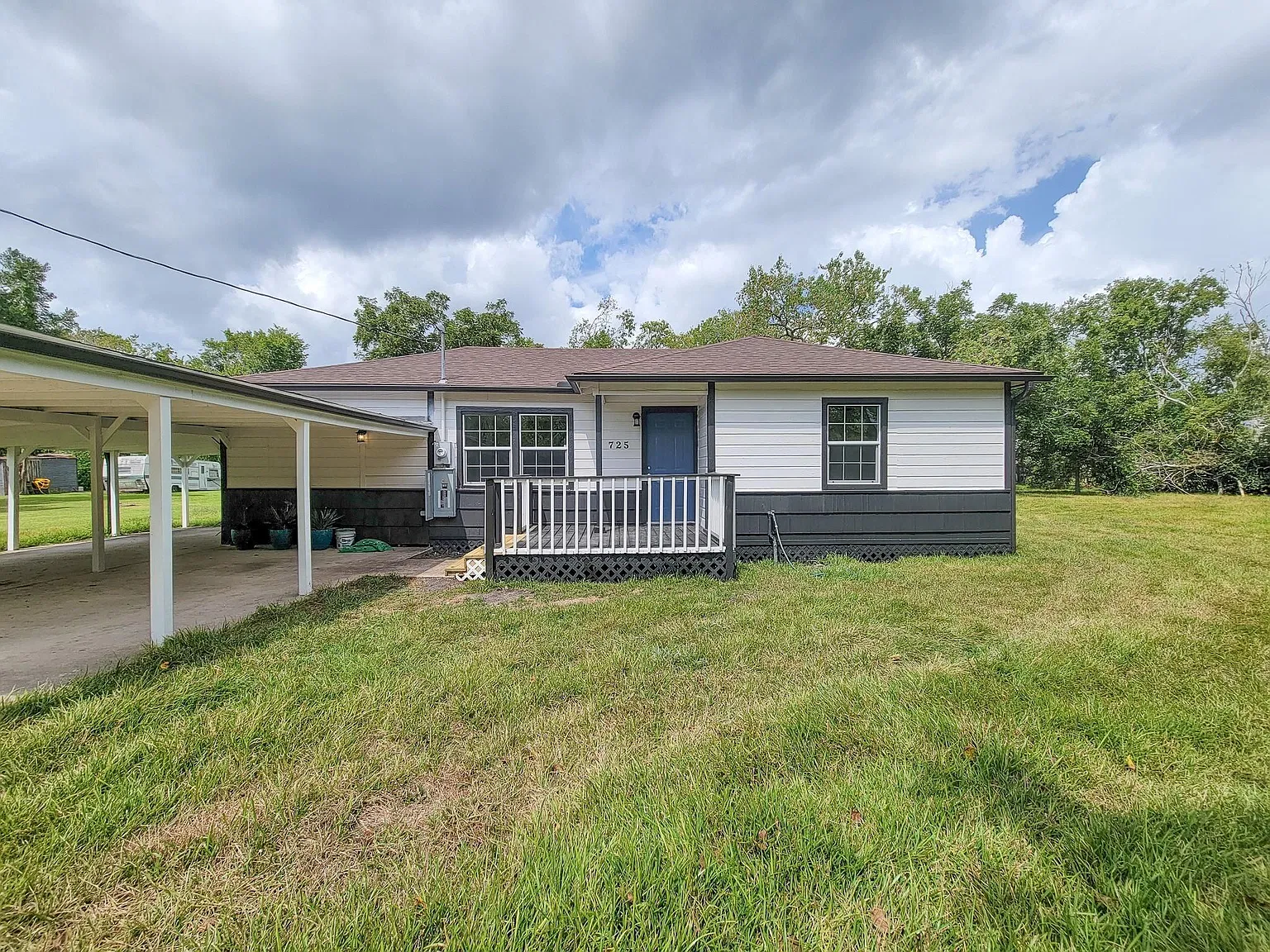 4 bed, 2.0 bath, 1566 sqft, $1,700 — Photo 1