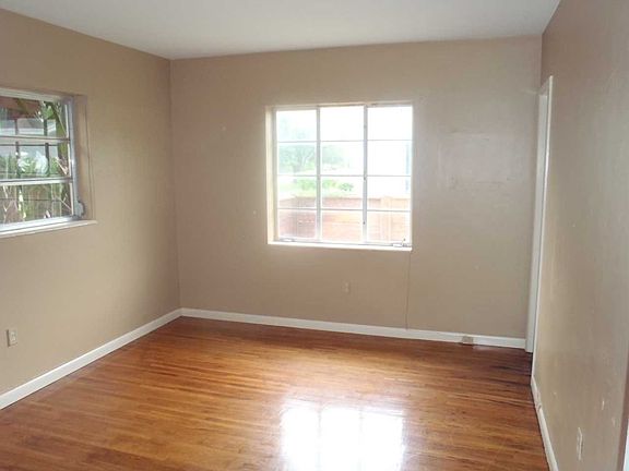 4th image of 62 NE 109th St