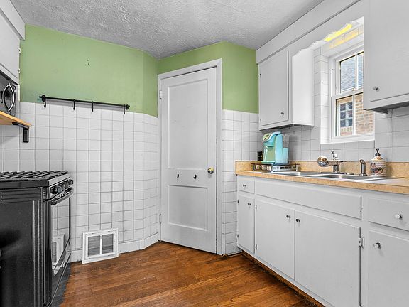 5th image of 3329 S 56th Ct